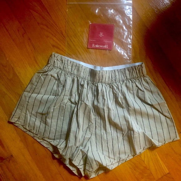 Entireworld. Pants - Entireworld block print shorts size L